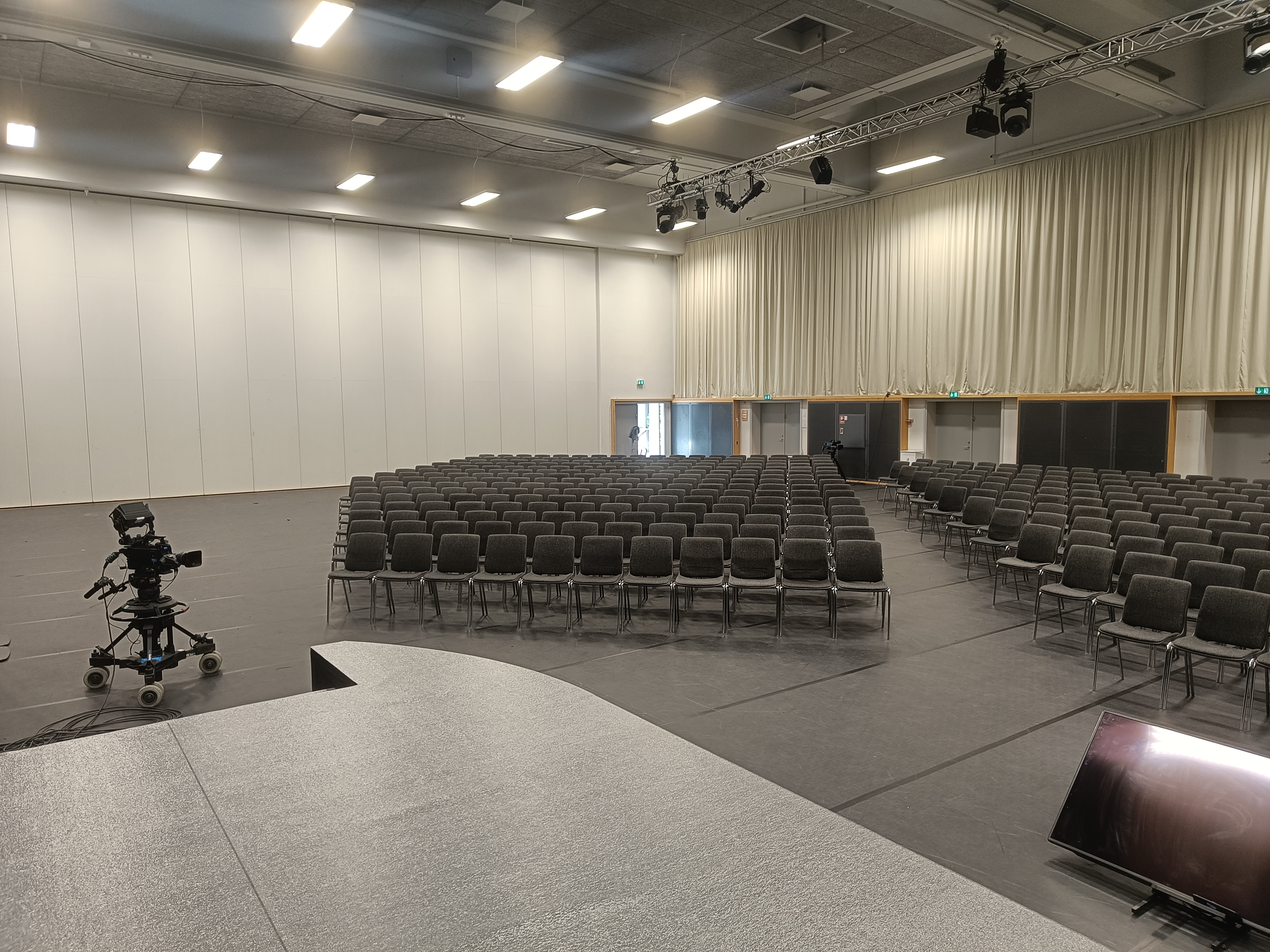 Koblingsbeslag til konferencestol thumbnail 1